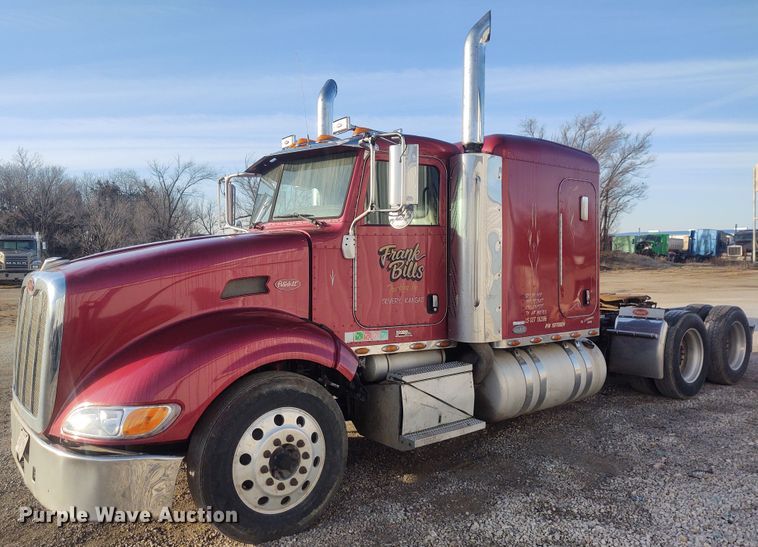 image for item FY9882 2009 Peterbilt 386  semi truck