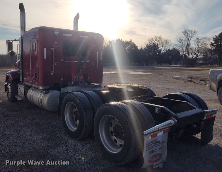 image for item FY9882 2009 Peterbilt 386  semi truck