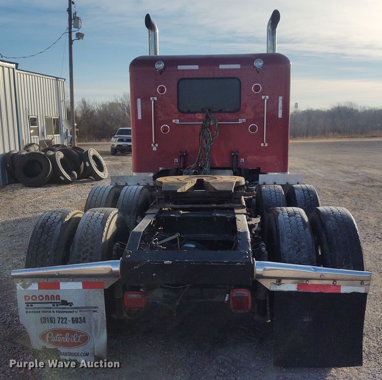 image for item FY9882 2009 Peterbilt 386  semi truck