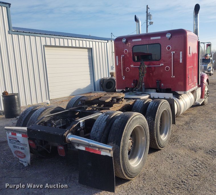image for item FY9882 2009 Peterbilt 386  semi truck