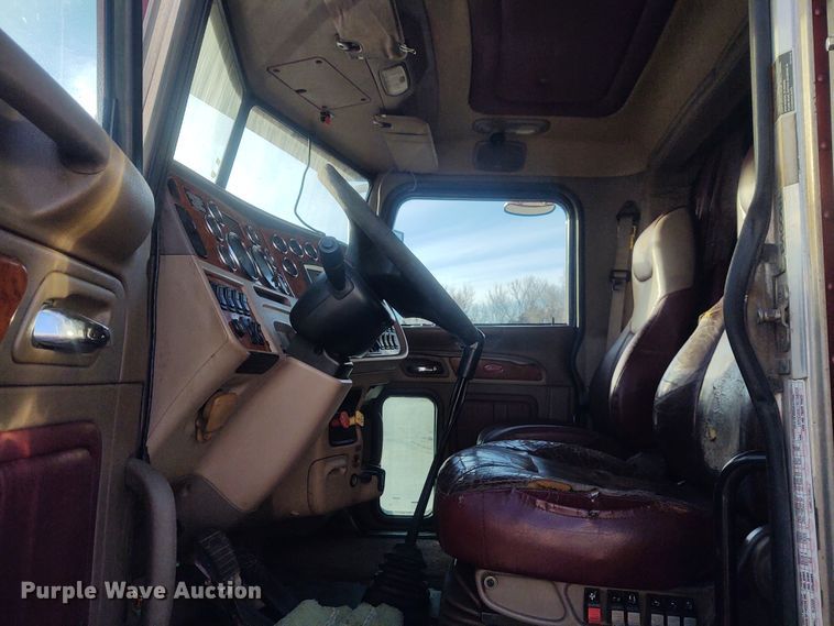 image for item FY9882 2009 Peterbilt 386  semi truck