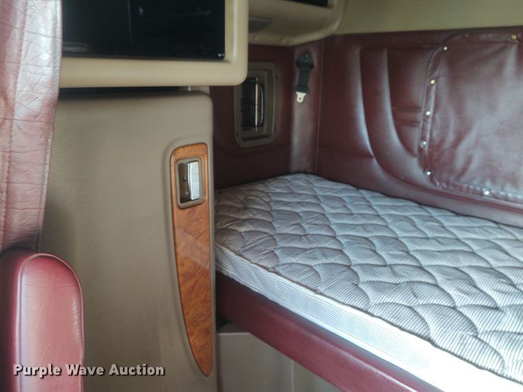 image for item FY9882 2009 Peterbilt 386  semi truck