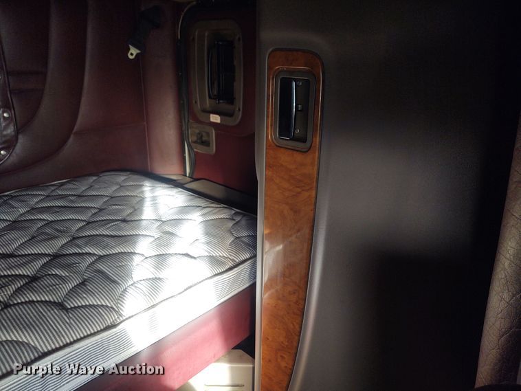 image for item FY9882 2009 Peterbilt 386  semi truck