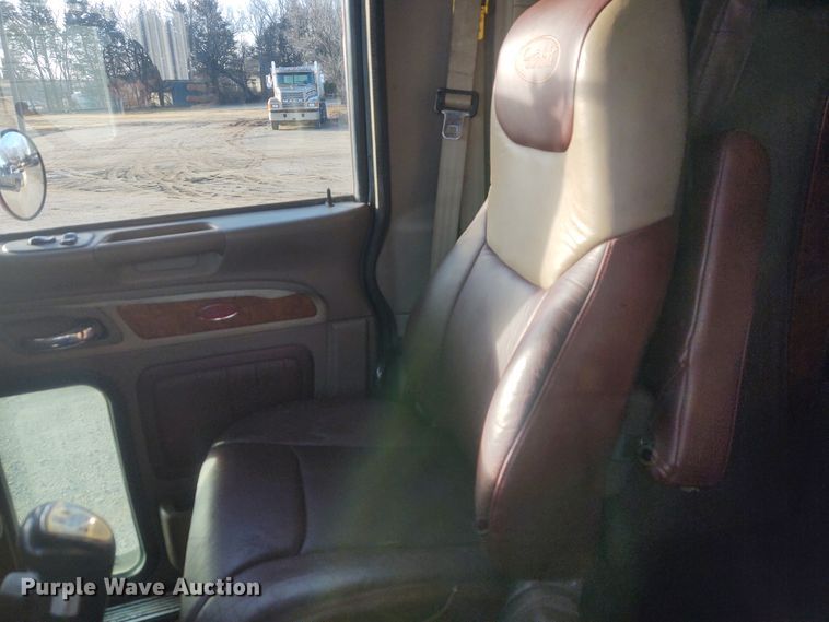 image for item FY9882 2009 Peterbilt 386  semi truck