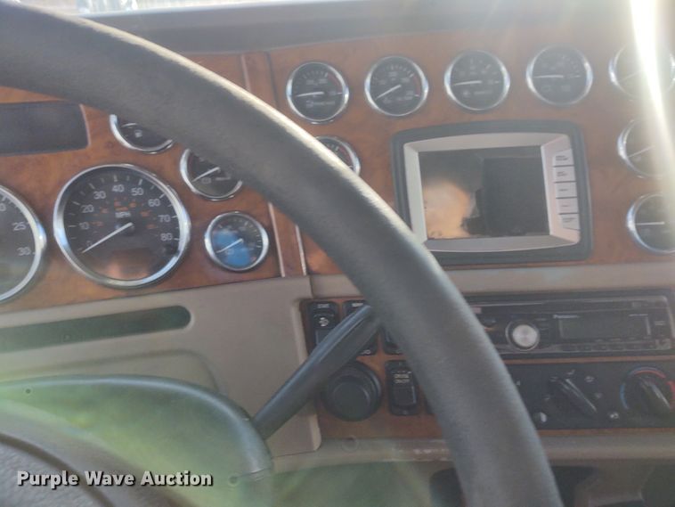 image for item FY9882 2009 Peterbilt 386  semi truck