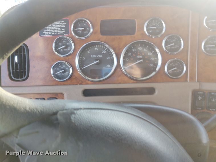 image for item FY9882 2009 Peterbilt 386  semi truck