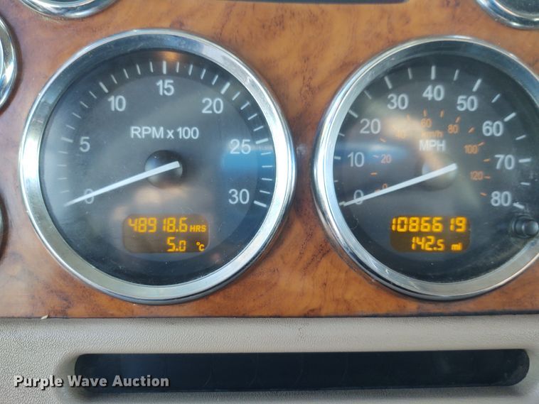 image for item FY9882 2009 Peterbilt 386  semi truck