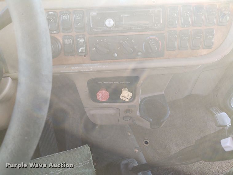 image for item FY9882 2009 Peterbilt 386  semi truck