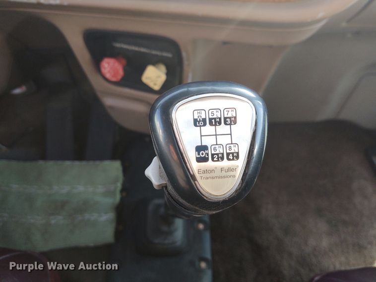 image for item FY9882 2009 Peterbilt 386  semi truck