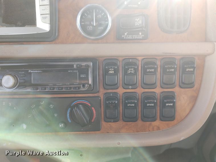 image for item FY9882 2009 Peterbilt 386  semi truck