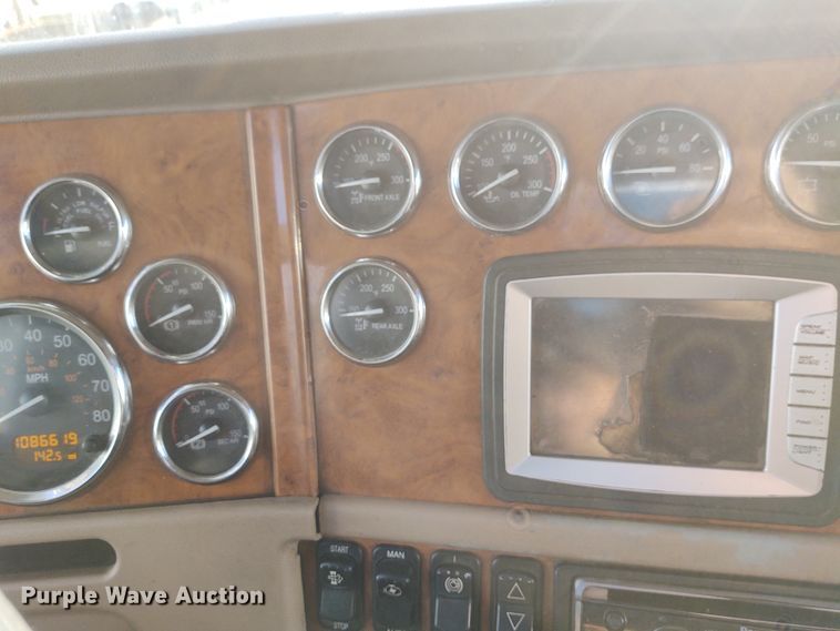 image for item FY9882 2009 Peterbilt 386  semi truck