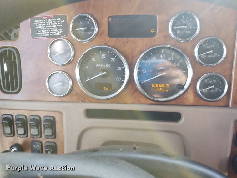 image for item FY9882 2009 Peterbilt 386  semi truck