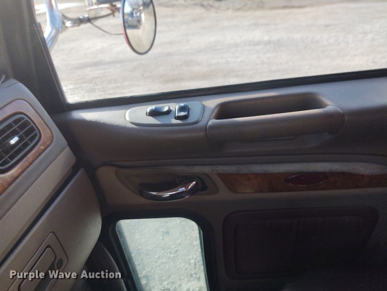 image for item FY9882 2009 Peterbilt 386  semi truck