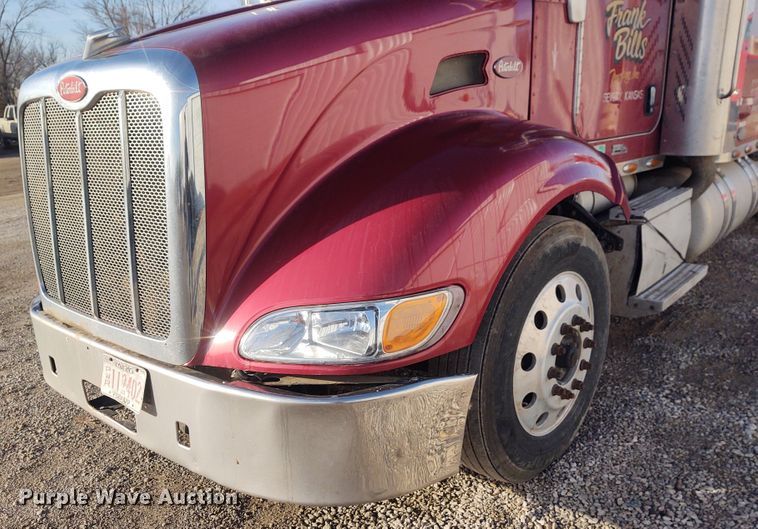 image for item FY9882 2009 Peterbilt 386  semi truck