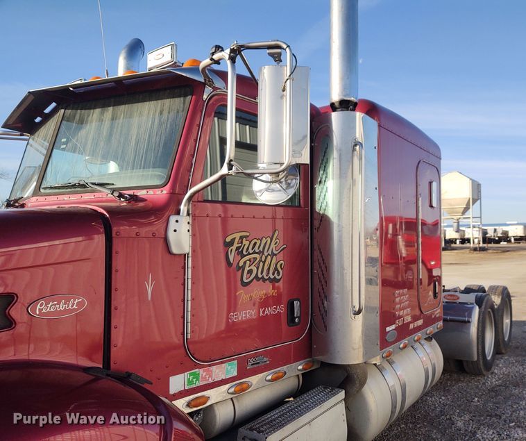image for item FY9882 2009 Peterbilt 386  semi truck