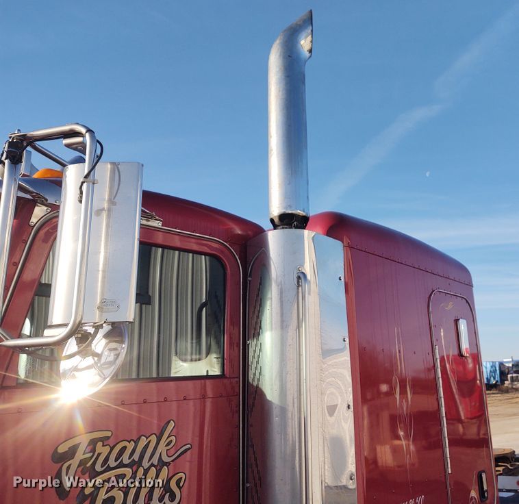 image for item FY9882 2009 Peterbilt 386  semi truck