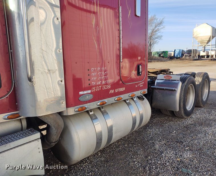 image for item FY9882 2009 Peterbilt 386  semi truck