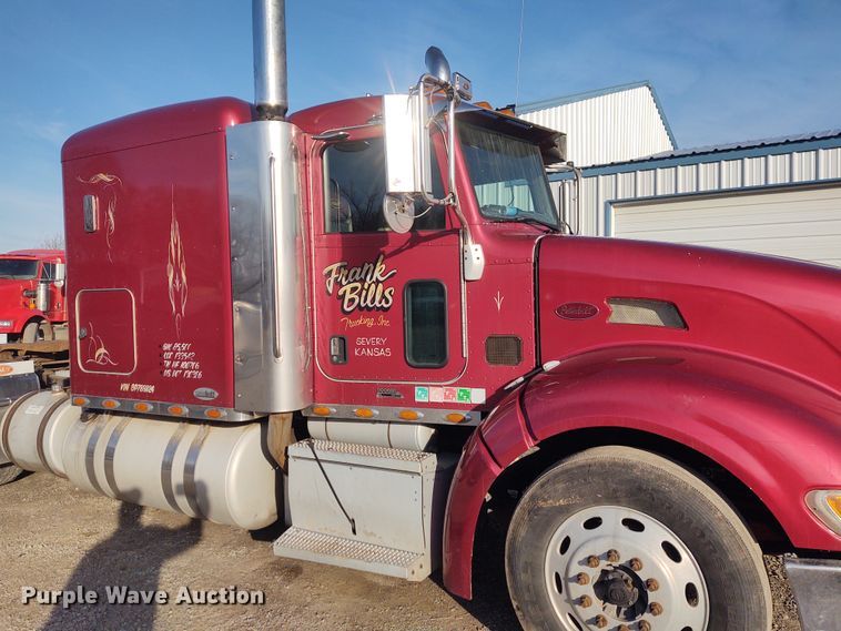 image for item FY9882 2009 Peterbilt 386  semi truck