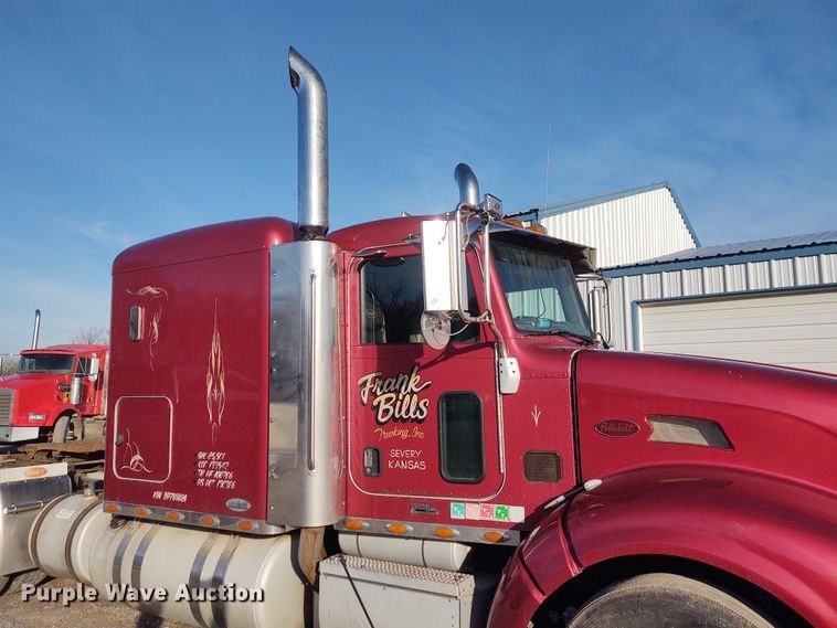 image for item FY9882 2009 Peterbilt 386  semi truck