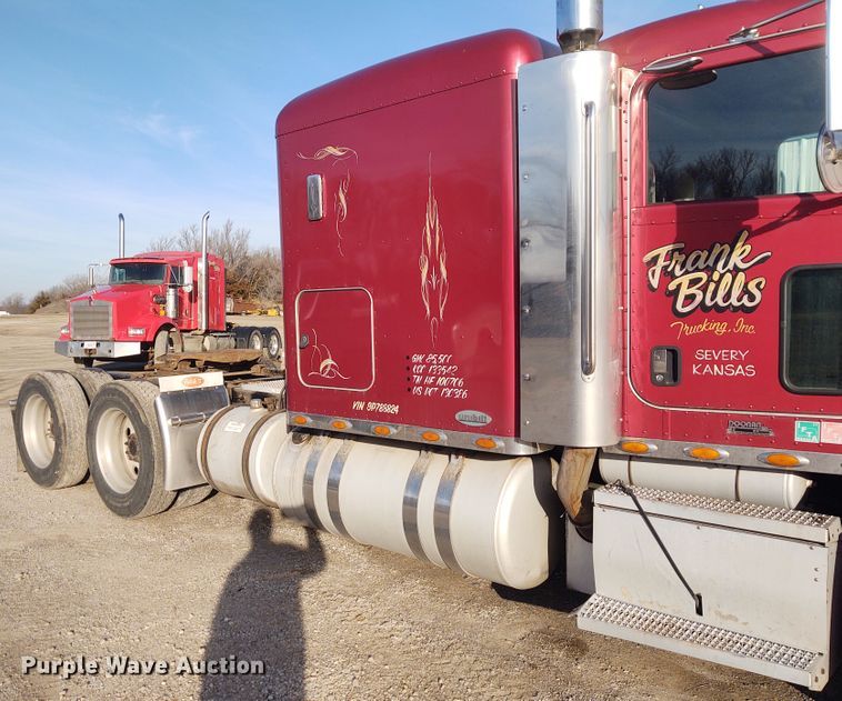 image for item FY9882 2009 Peterbilt 386  semi truck