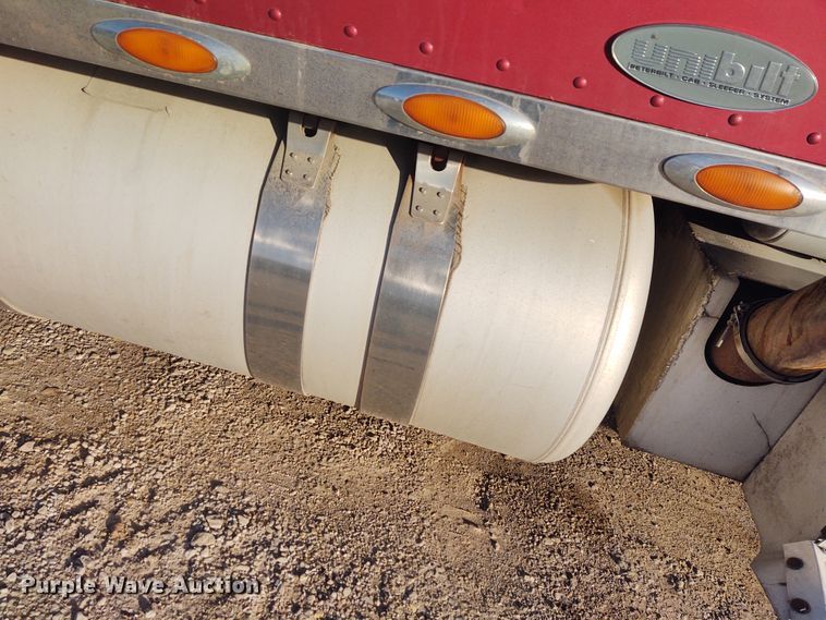 image for item FY9882 2009 Peterbilt 386  semi truck