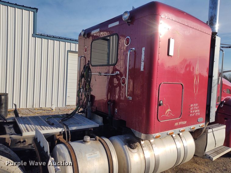 image for item FY9882 2009 Peterbilt 386  semi truck