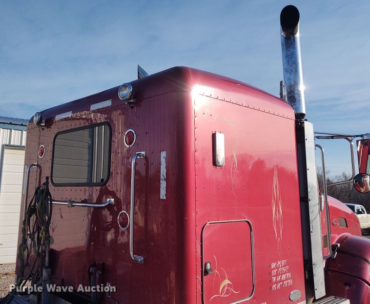 image for item FY9882 2009 Peterbilt 386  semi truck