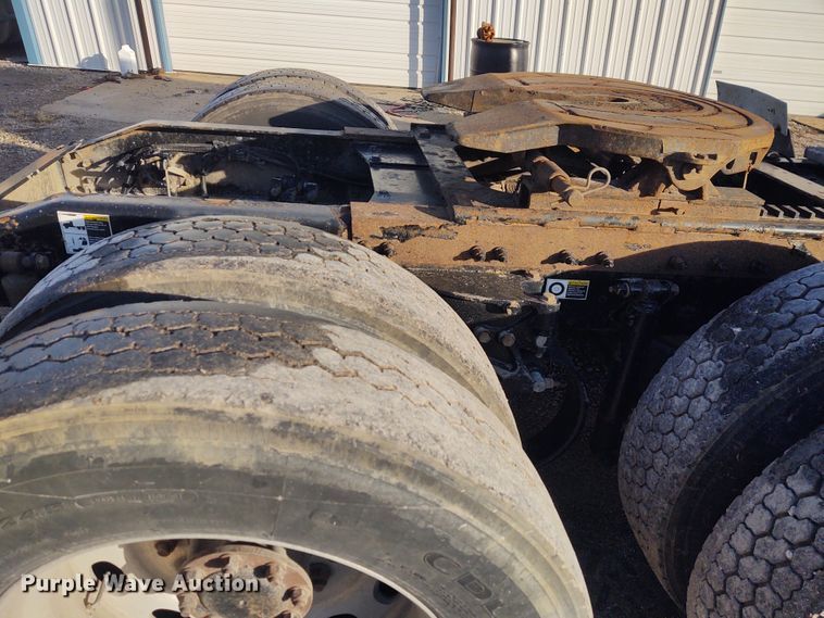 image for item FY9882 2009 Peterbilt 386  semi truck