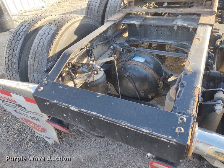 image for item FY9882 2009 Peterbilt 386  semi truck