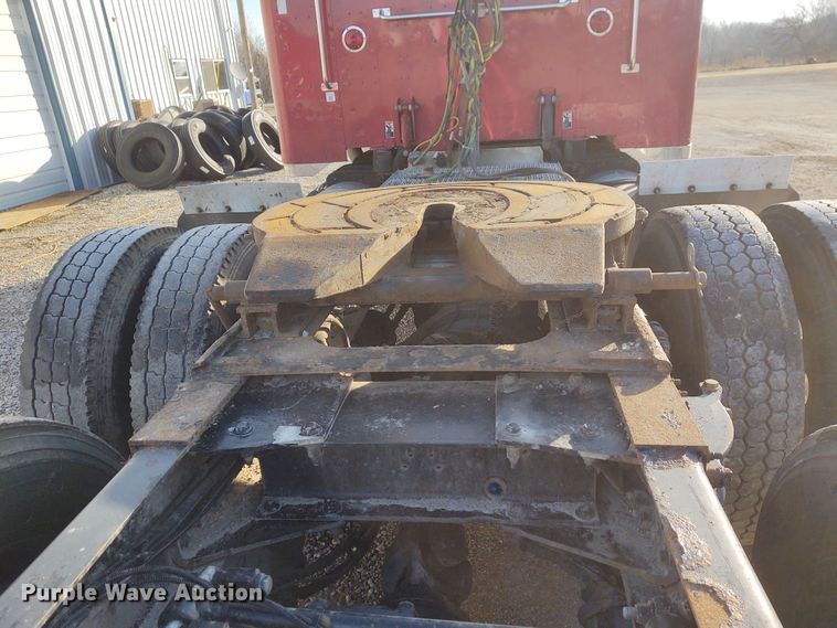 image for item FY9882 2009 Peterbilt 386  semi truck