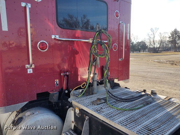 image for item FY9882 2009 Peterbilt 386  semi truck