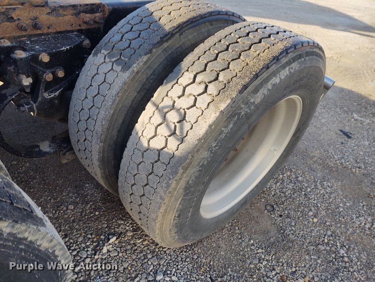 image for item FY9882 2009 Peterbilt 386  semi truck