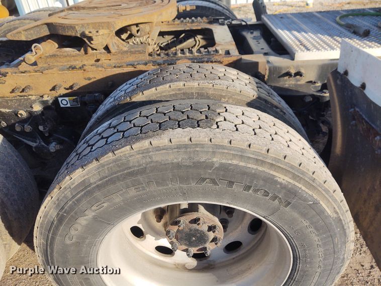 image for item FY9882 2009 Peterbilt 386  semi truck