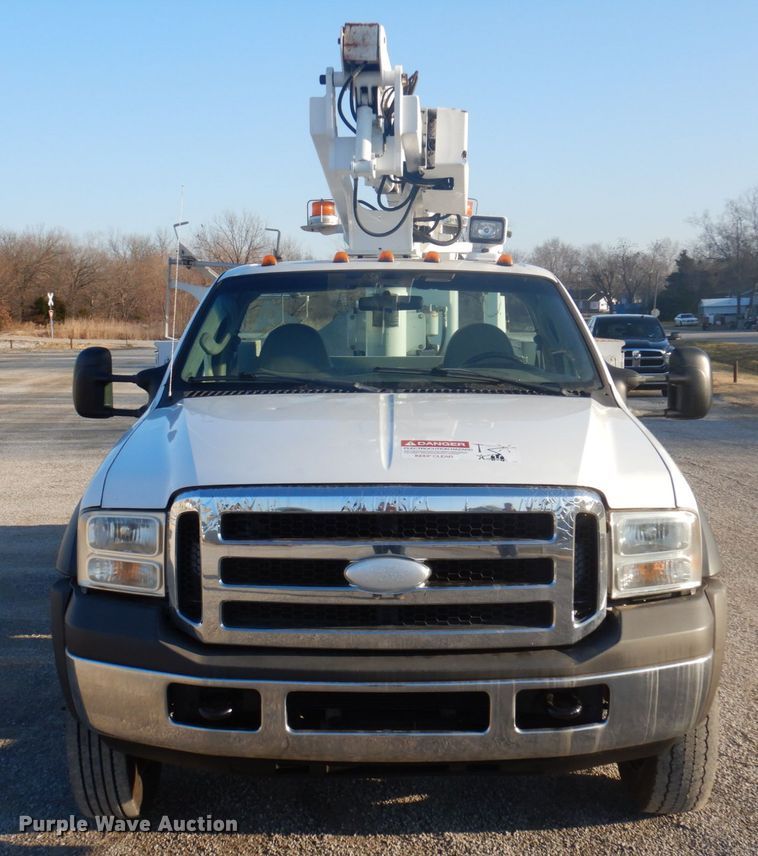 image for item GG9252 2005 Ford F450 Super Duty  bucket truck