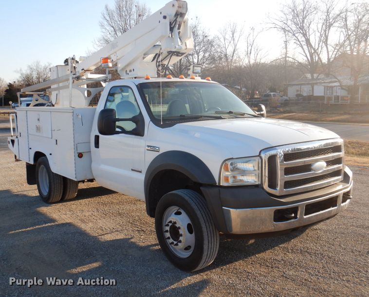 image for item GG9252 2005 Ford F450 Super Duty  bucket truck