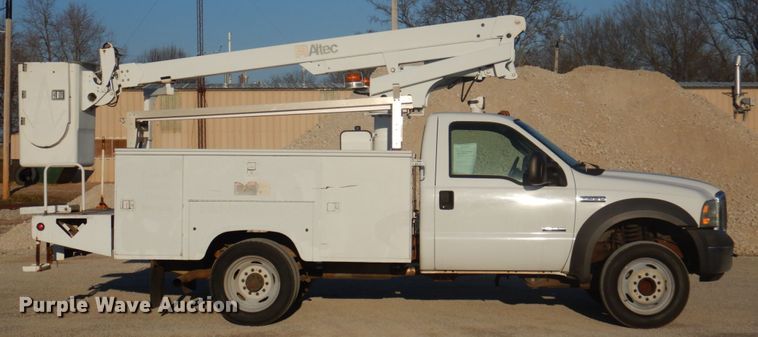 image for item GG9252 2005 Ford F450 Super Duty  bucket truck