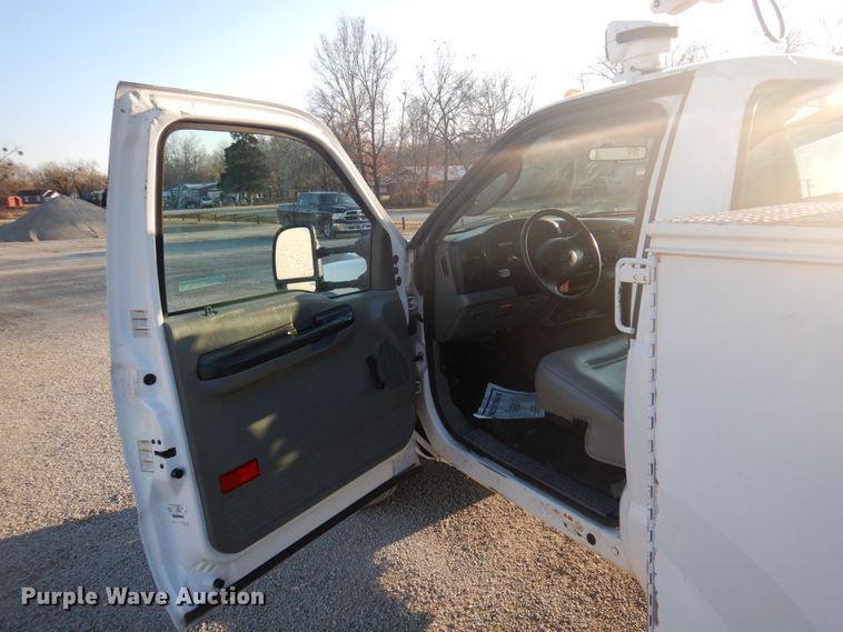 image for item GG9252 2005 Ford F450 Super Duty  bucket truck