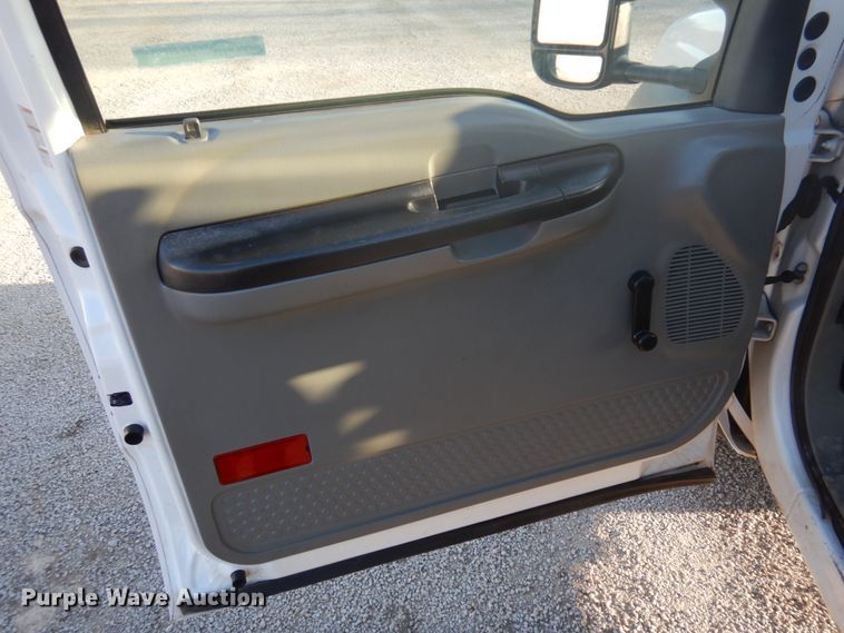 image for item GG9252 2005 Ford F450 Super Duty  bucket truck