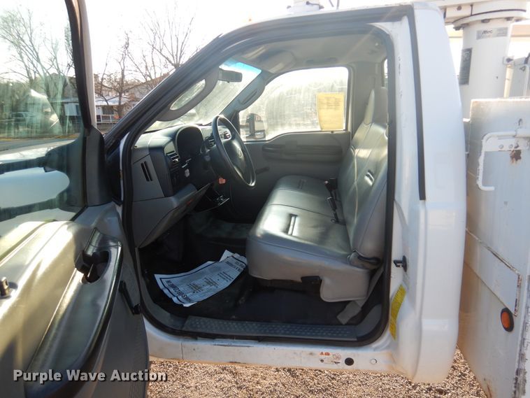 image for item GG9252 2005 Ford F450 Super Duty  bucket truck