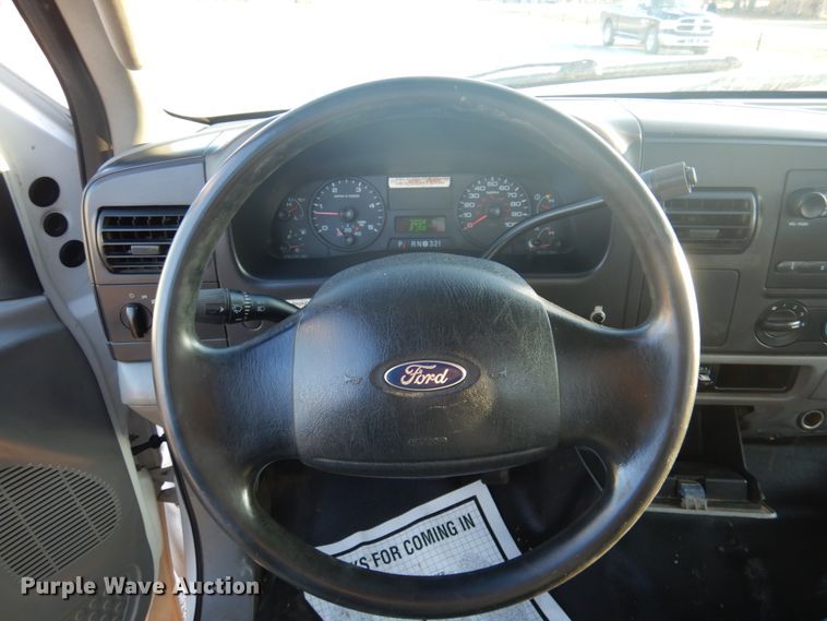 image for item GG9252 2005 Ford F450 Super Duty  bucket truck