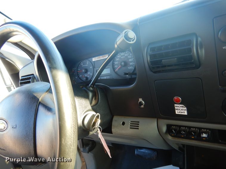 image for item GG9252 2005 Ford F450 Super Duty  bucket truck