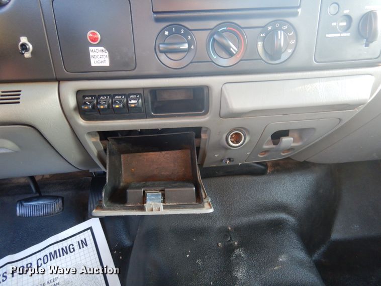 image for item GG9252 2005 Ford F450 Super Duty  bucket truck