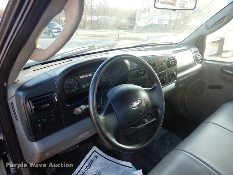 image for item GG9252 2005 Ford F450 Super Duty  bucket truck