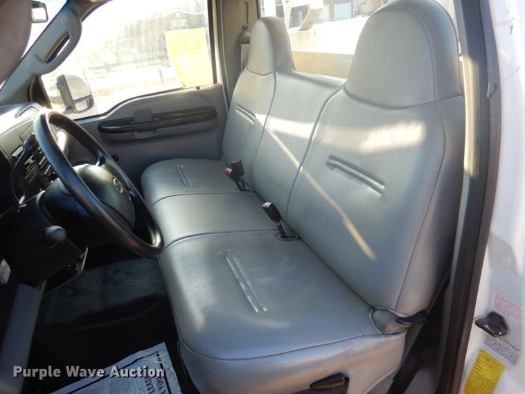 image for item GG9252 2005 Ford F450 Super Duty  bucket truck