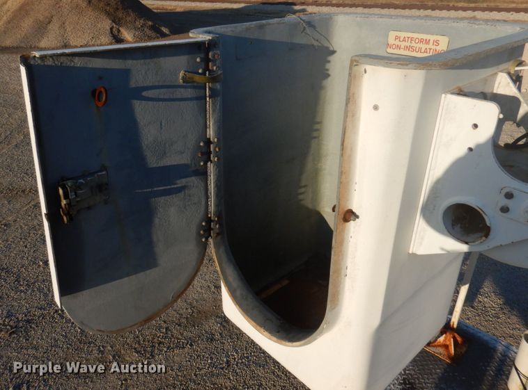 image for item GG9252 2005 Ford F450 Super Duty  bucket truck