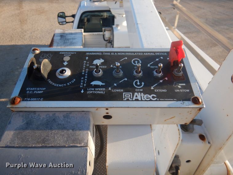 image for item GG9252 2005 Ford F450 Super Duty  bucket truck