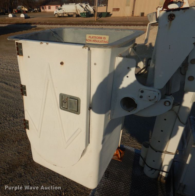 image for item GG9252 2005 Ford F450 Super Duty  bucket truck