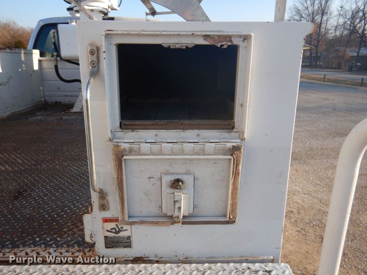 image for item GG9252 2005 Ford F450 Super Duty  bucket truck