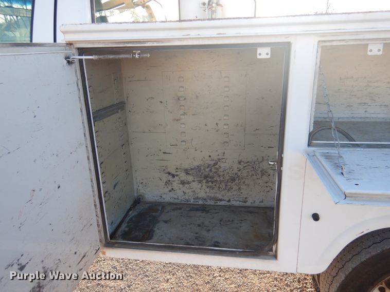 image for item GG9252 2005 Ford F450 Super Duty  bucket truck