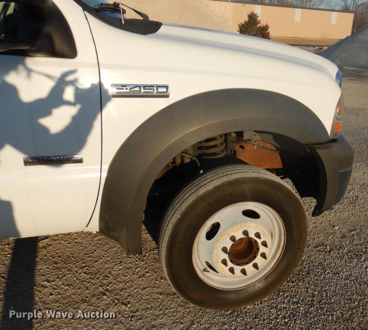 image for item GG9252 2005 Ford F450 Super Duty  bucket truck